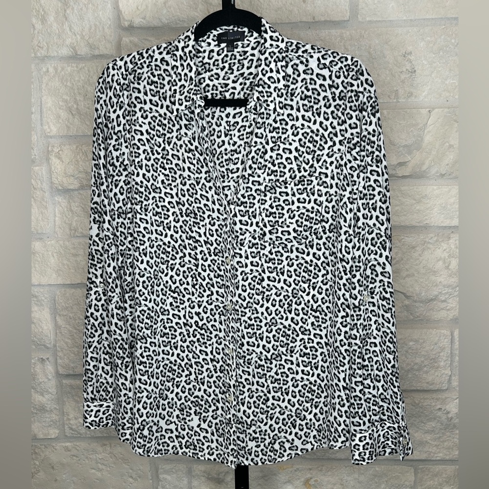 The Limited Snow Leopard Button Down Blouse Size Large Silky Soft Long Sleeve